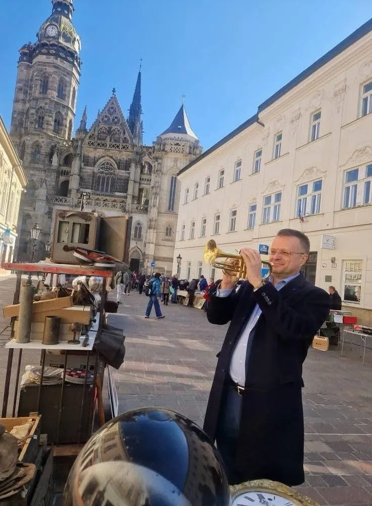 Káva, ceruzka a chvíľka pre seba